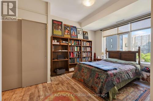 Large bedroom with city courtyard views - 905 - 85 Bronson Avenue, Ottawa, ON - Indoor Photo Showing Bedroom