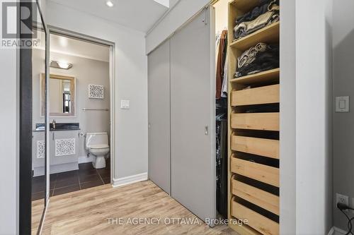 Custom closet storage space - 905 - 85 Bronson Avenue, Ottawa, ON - Indoor