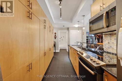 Kitchen with extensive cabinetry - 905 - 85 Bronson Avenue, Ottawa, ON - Indoor Photo Showing Kitchen