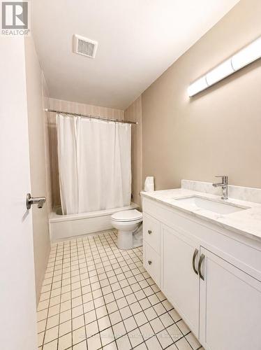 B7 - 179 Edgehill Drive, Barrie, ON - Indoor Photo Showing Bathroom