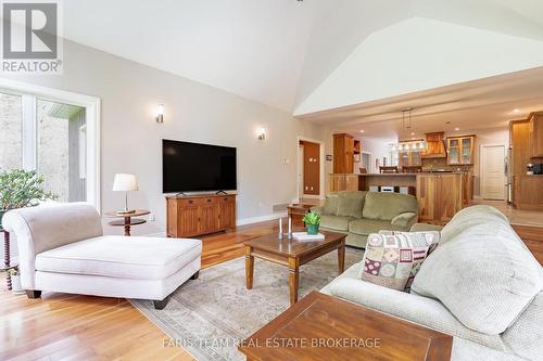 470 Baseline Road S, Tiny, ON - Indoor Photo Showing Living Room