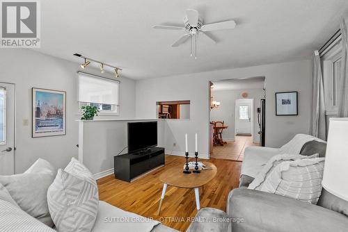 45 Larkspur Drive, Ottawa, ON - Indoor Photo Showing Living Room