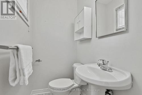 45 Larkspur Drive, Ottawa, ON - Indoor Photo Showing Bathroom