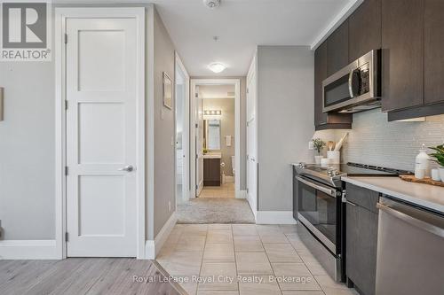103 - 63 Arthur Street S, Guelph (St. Patrick'S Ward), ON - Indoor Photo Showing Kitchen With Upgraded Kitchen