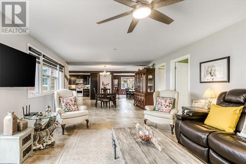 2236 Bay Estates N, Sheguiandah, ON - Indoor Photo Showing Living Room