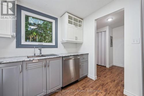 9 Bush Lane, Puslinch, ON - Indoor Photo Showing Kitchen