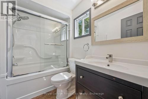 9 Bush Lane, Puslinch, ON - Indoor Photo Showing Bathroom