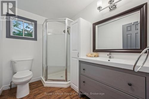 9 Bush Lane, Puslinch, ON - Indoor Photo Showing Bathroom