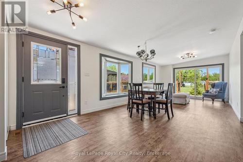 9 Bush Lane, Puslinch, ON - Indoor Photo Showing Dining Room