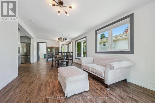 9 Bush Lane, Puslinch, ON - Indoor Photo Showing Living Room