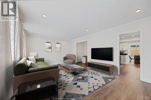 945 Laurier, Lasalle, ON - Indoor Photo Showing Living Room