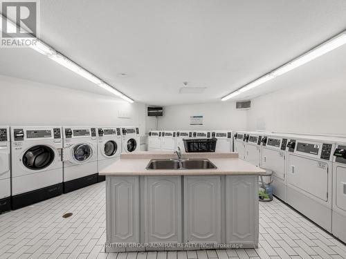 1603 - 20 Edgecliff Golfway, Toronto, ON - Indoor Photo Showing Laundry Room