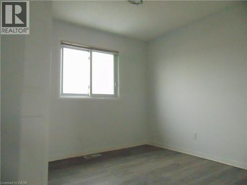 Image quality insufficient for description - 90 Bridlewreath Street Unit# Upper Unit, Kitchener, ON - Indoor Photo Showing Other Room