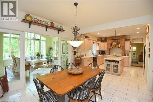 712 Robson Road, Waterdown, ON - Indoor Photo Showing Dining Room