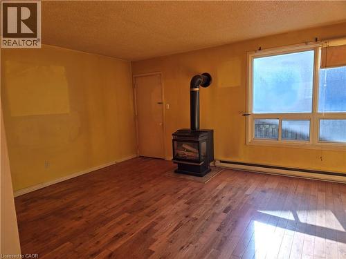 Image quality insufficient for description - 95 Fonthill Road Unit# 2, Hamilton, ON - Indoor Photo Showing Other Room With Fireplace