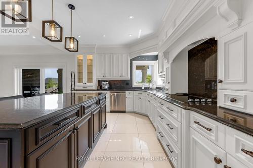 34 Marlene Stewart Drive, Pelham (Fonthill), ON - Indoor Photo Showing Kitchen With Upgraded Kitchen