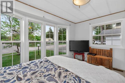 15 - 5411 Elliott Side Road, Tay, ON - Indoor Photo Showing Bedroom