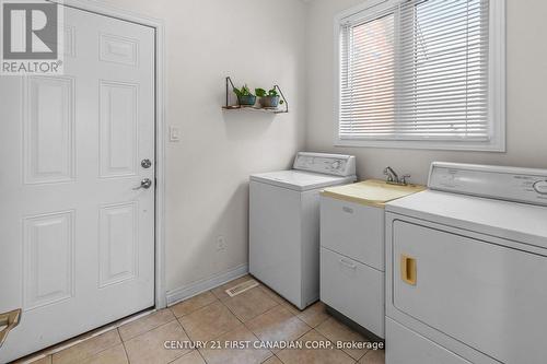 10 - 515 Skyline Avenue, London North (North B), ON - Indoor Photo Showing Laundry Room