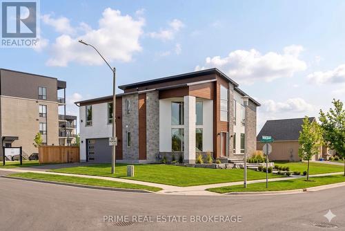 Grass is AI enhanced - 115 South Carriage Road, London North (North I), ON - Outdoor