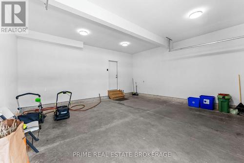 115 South Carriage Road, London North (North I), ON - Indoor Photo Showing Garage
