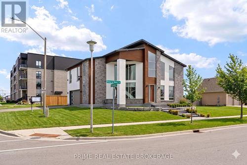 Grass is AI enhanced - 115 South Carriage Road, London North (North I), ON - Outdoor