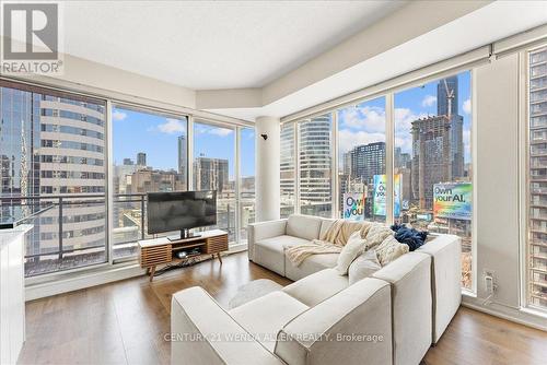1709 - 220 Victoria Street, Toronto, ON - Indoor Photo Showing Living Room