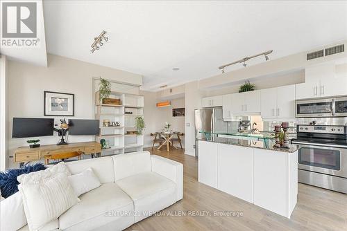 1709 - 220 Victoria Street, Toronto, ON - Indoor Photo Showing Kitchen