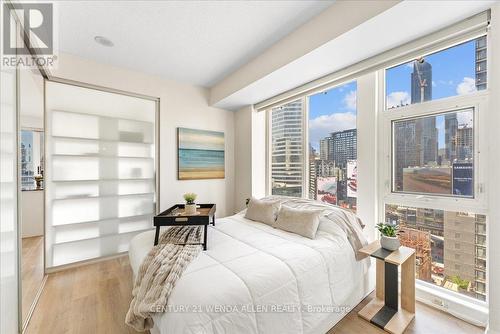 1709 - 220 Victoria Street, Toronto, ON - Indoor Photo Showing Bedroom