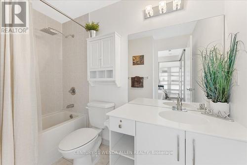 1709 - 220 Victoria Street, Toronto, ON - Indoor Photo Showing Bathroom