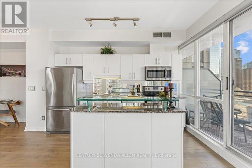 1709 - 220 Victoria Street, Toronto, ON - Indoor Photo Showing Kitchen