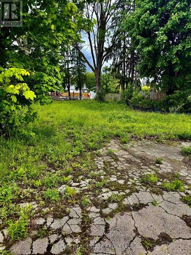 1849 Dundas Street, London East (East H), ON 