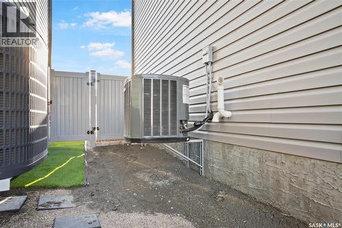1772 West Market Street, Regina, SK - Outdoor