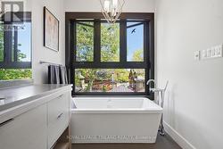 Upper Floor: Primary Ensuite - 