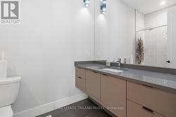 Upper Floor: Main Bathroom - 