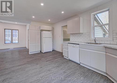 203 Talbot Street S, Norfolk (Simcoe), ON - Indoor Photo Showing Kitchen