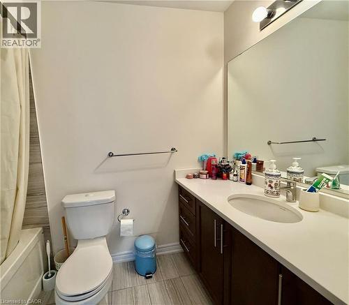 Bathroom - 146 Watson Parkway, Guelph, ON - Indoor Photo Showing Bathroom