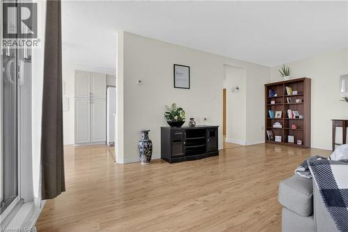 Living - 200 Jamieson Parkway Unit# 606, Cambridge, ON - Indoor Photo Showing Living Room