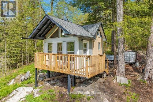 Flex shed / studio/ office/ kid's hangout - 1026 Carlson Place, Bracebridge (Draper), ON - Outdoor With Deck Patio Veranda