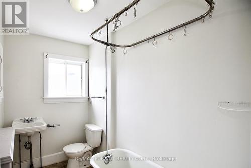 99 Duncan Avenue S, Kirkland Lake, ON - Indoor Photo Showing Bathroom