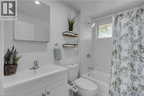 378 Norfolk Street N, Simcoe, ON - Indoor Photo Showing Bathroom