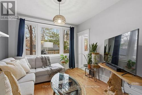 475 Kent Street, Ottawa, ON - Indoor Photo Showing Living Room