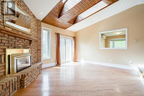 21 Poplar Crescent, Oro-Medonte, ON - Indoor With Fireplace