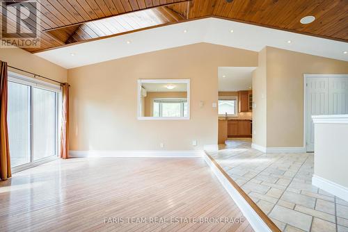 21 Poplar Crescent, Oro-Medonte, ON - Indoor Photo Showing Other Room