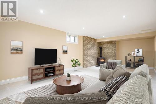 Virtually Staged - 21 Poplar Crescent, Oro-Medonte, ON - Indoor Photo Showing Living Room