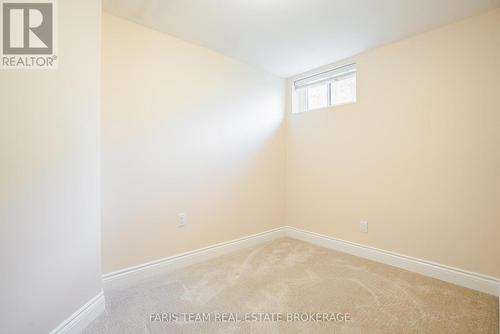 21 Poplar Crescent, Oro-Medonte, ON - Indoor Photo Showing Other Room