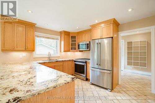 21 Poplar Crescent, Oro-Medonte, ON - Indoor Photo Showing Kitchen