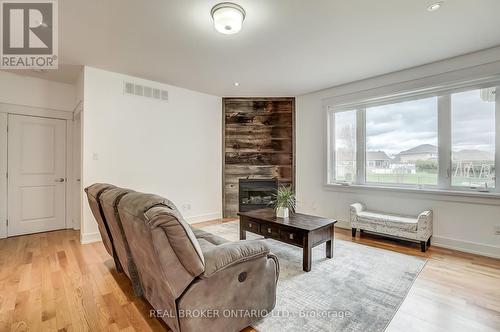 6237 Perth Street, Ottawa, ON - Indoor Photo Showing Living Room With Fireplace