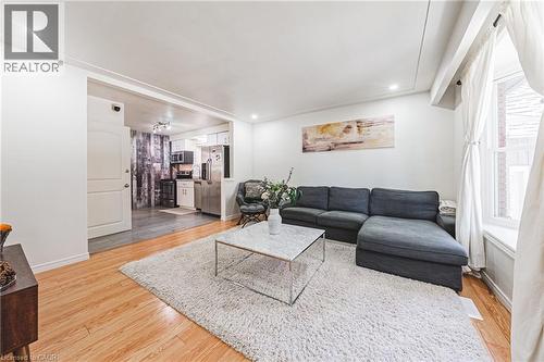 13 East 21St Street, Hamilton, ON - Indoor Photo Showing Living Room