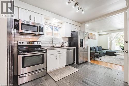 13 East 21St Street, Hamilton, ON - Indoor Photo Showing Kitchen