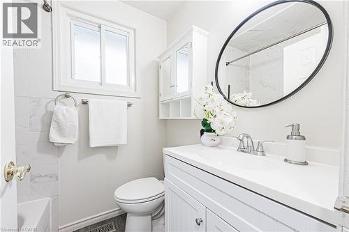 13 East 21St Street, Hamilton, ON - Indoor Photo Showing Bathroom